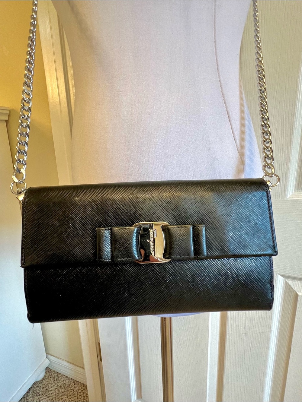Salvatore Ferragamo Vara Bow Wallet on Chain Crossbody Clutch Black Saffiano lux